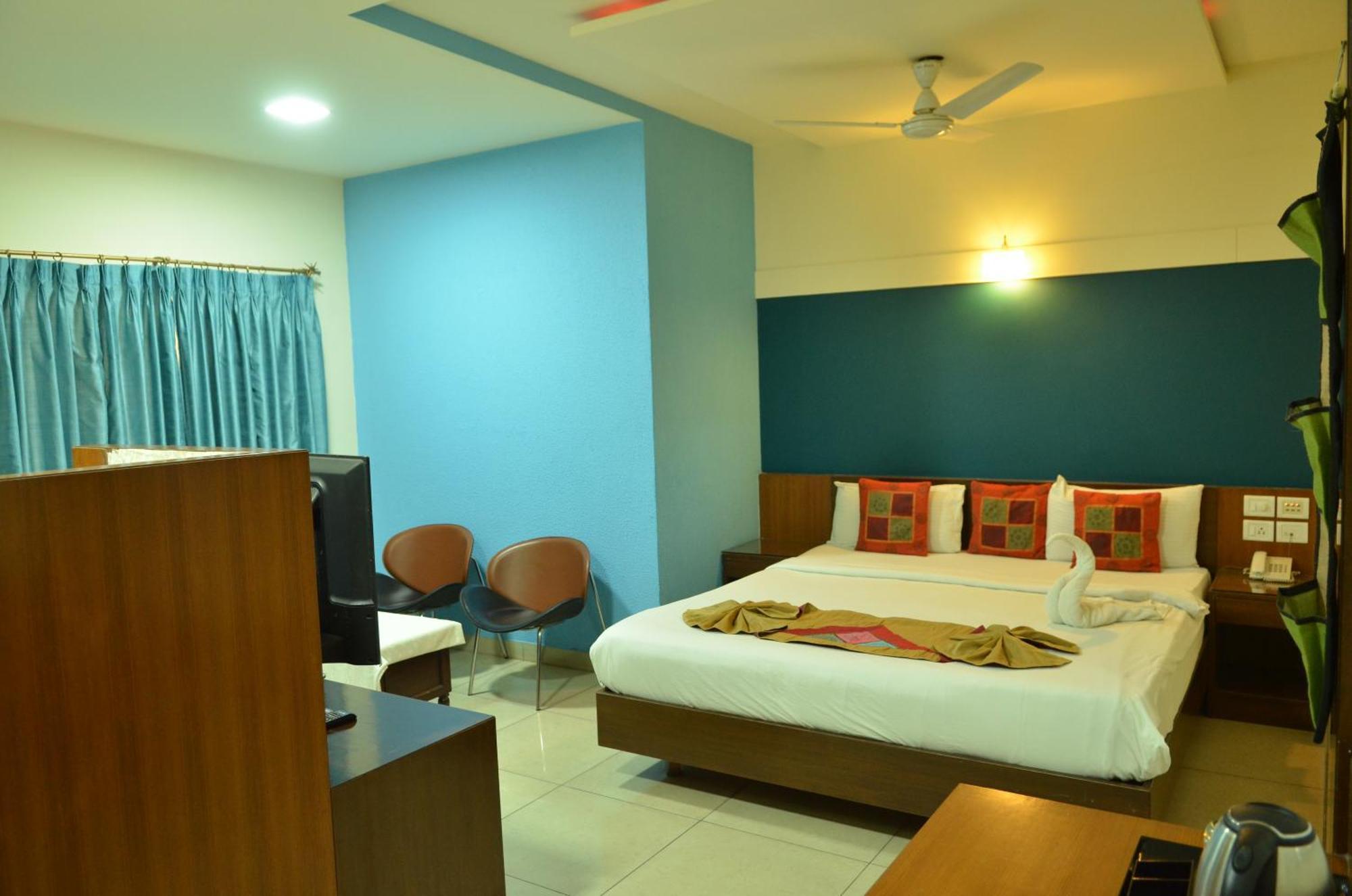 Cubbon Suites - 10 Minute Walk To Mg Road, Mg Road Metro And Church Street Bengaluru Kültér fotó