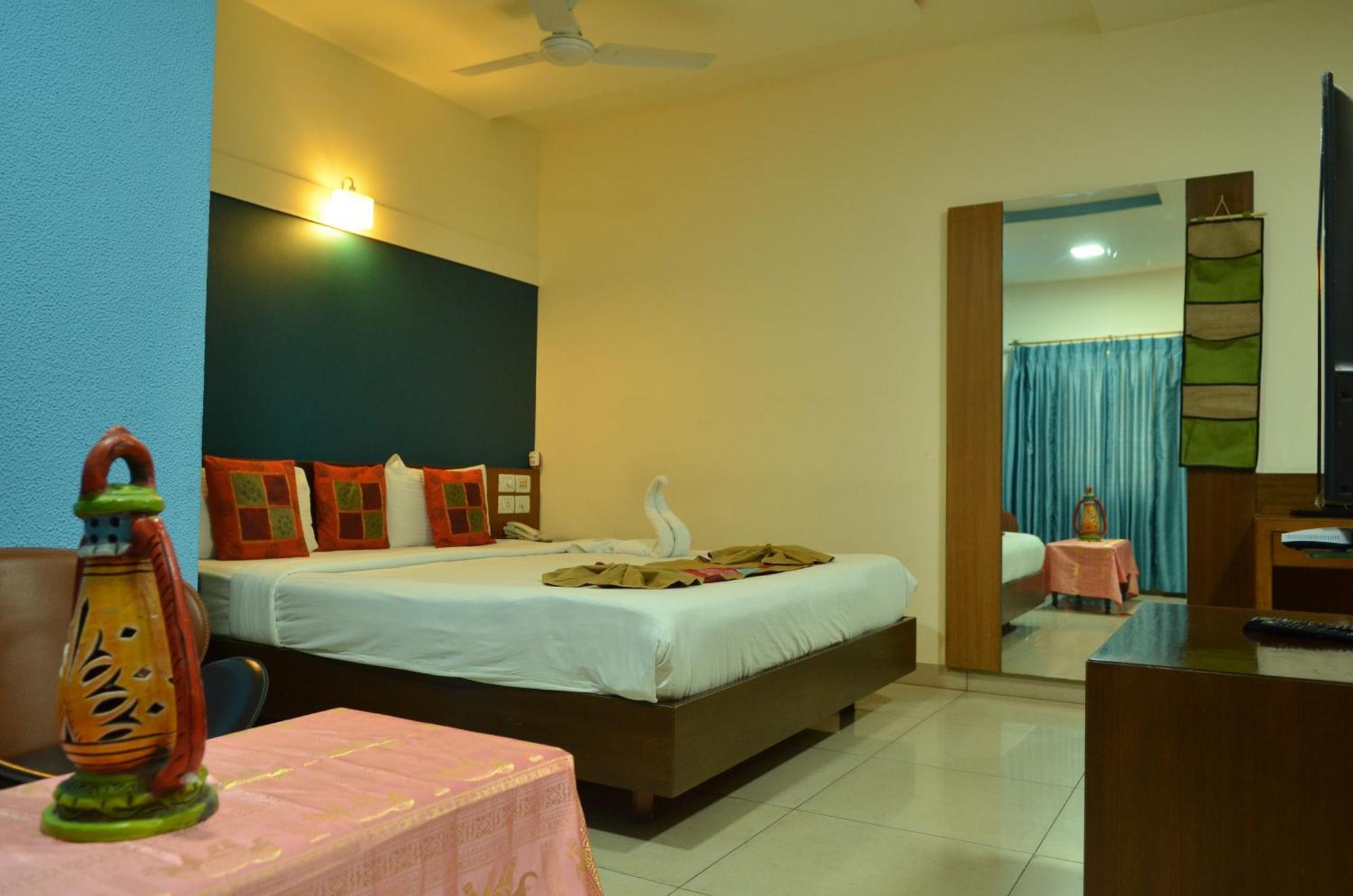 Cubbon Suites - 10 Minute Walk To Mg Road, Mg Road Metro And Church Street Bengaluru Kültér fotó