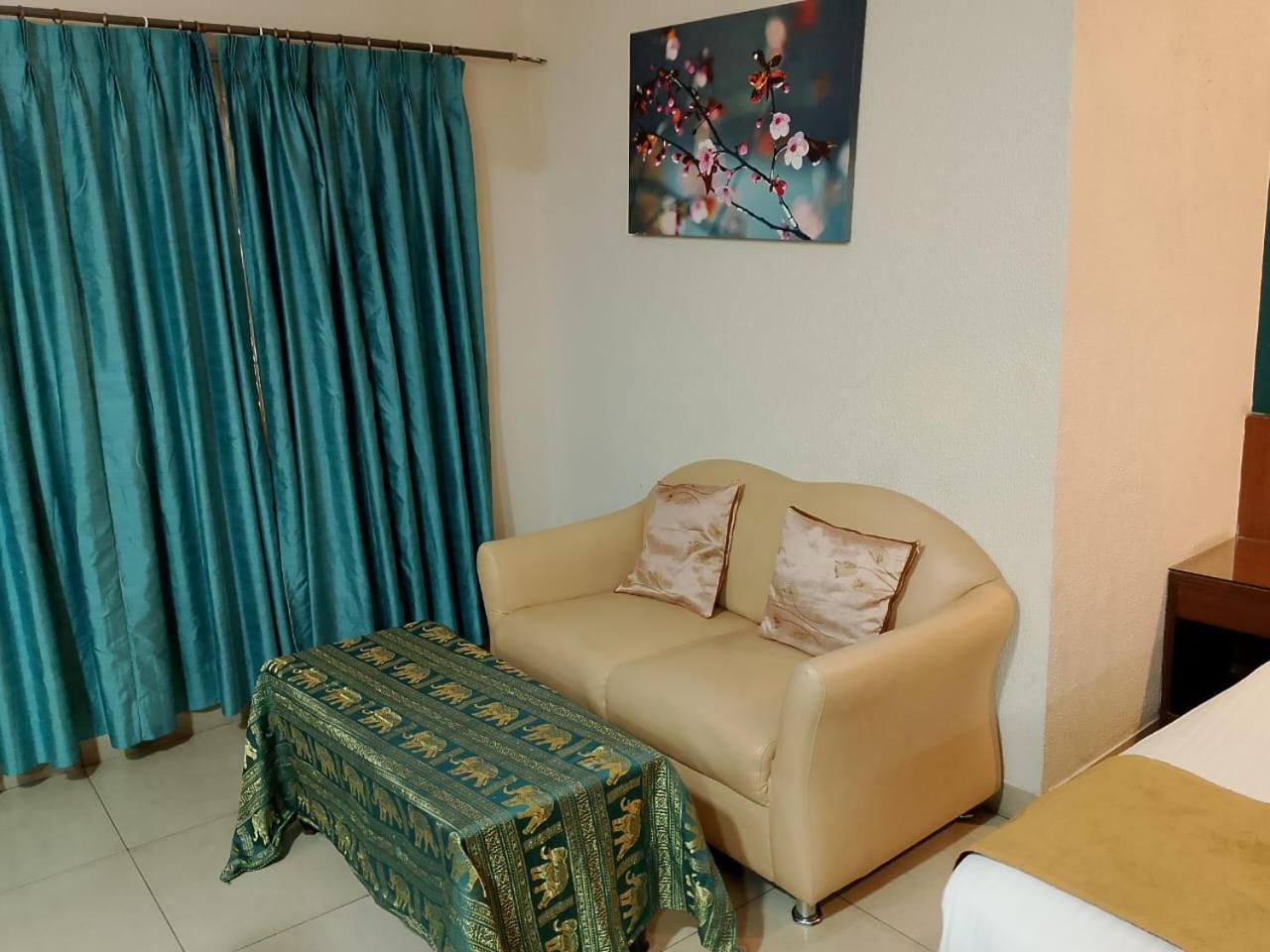 Cubbon Suites - 10 Minute Walk To Mg Road, Mg Road Metro And Church Street Bengaluru Kültér fotó